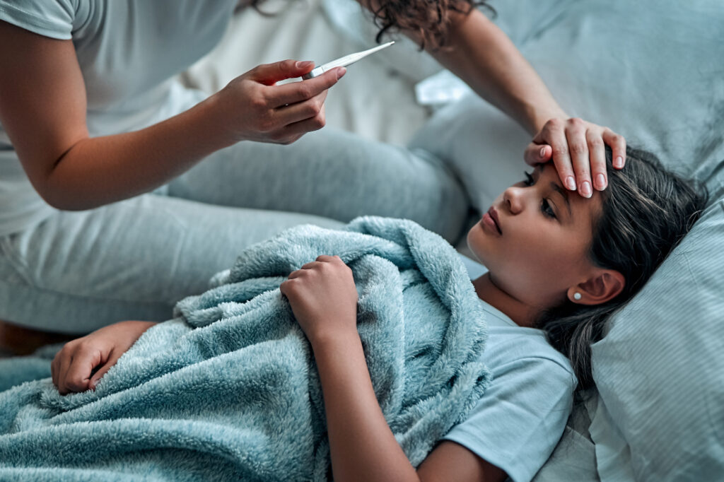 孩子發燒突然抽搐？別慌！熱性痙攣的正確處置與迷思破解