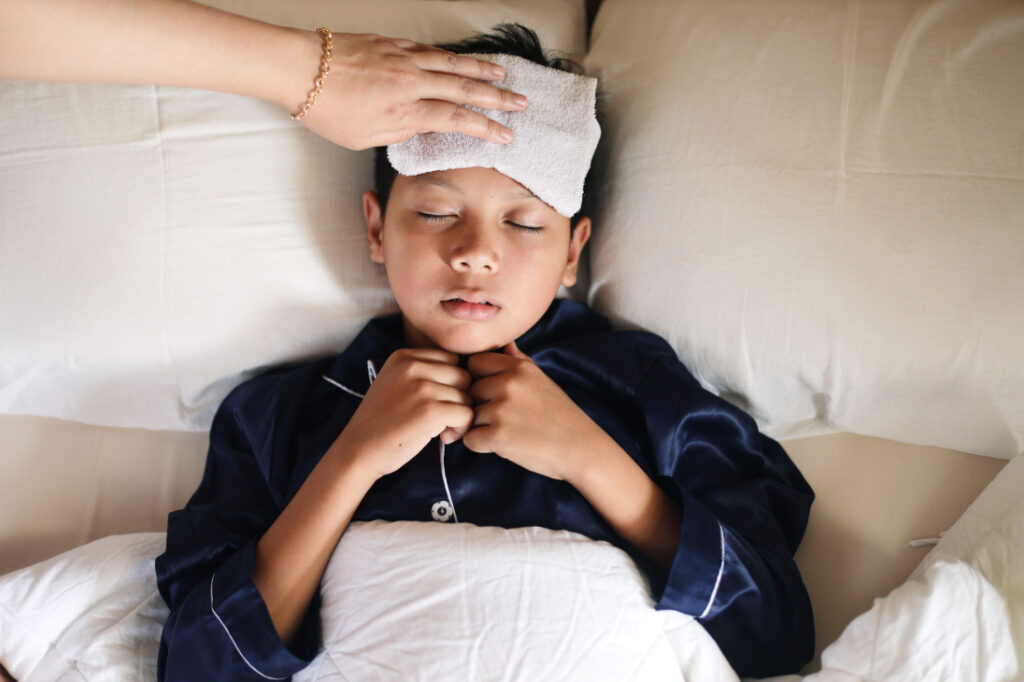 孩子發燒怎麼辦?別慌!分齡觀察與照護全攻略